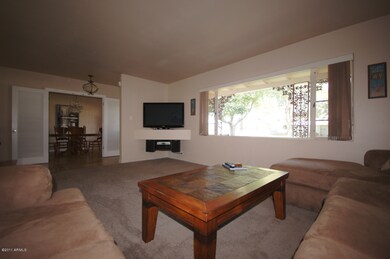 Living room 4
