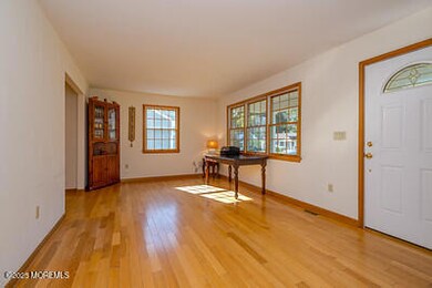 43 Roosevelt Cir W, Red Bank, NJ 07701 - photo 2