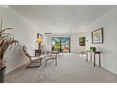 11490 SW Crown Dr unit 4, Portland, OR 97224 - photo 5