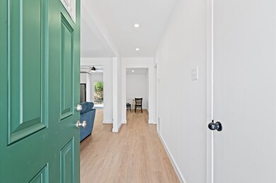 Check out this bright and lovely entryway