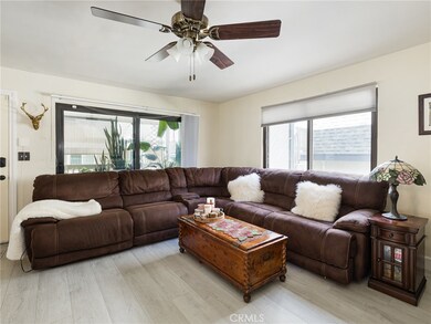 212 E Imperial Ave unit E, El Segundo, CA 90245 - photo 2