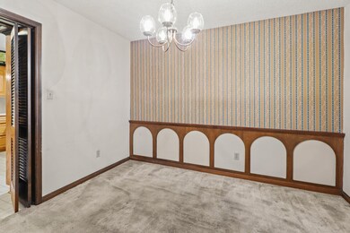 Continuing on to the dining room you will find cus