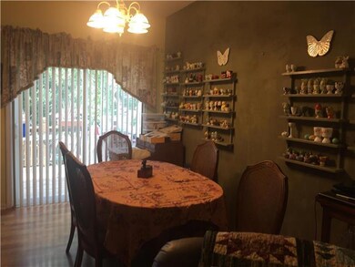 KITCHEN EATING AREA