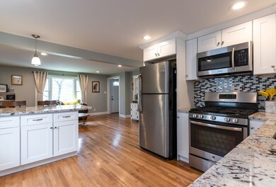 14 Wakefield Ave, Wakefield, MA 01880 - photo 4