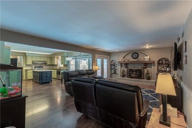 4651 Millbrook Ct, Shawnee, KS 66218 - photo 7