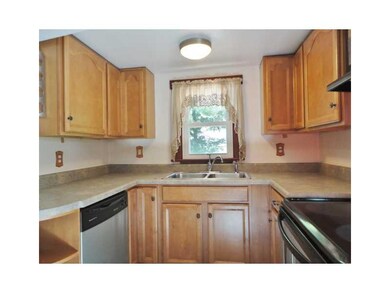 Kitchen. lovely updated kitchen , includes stainle