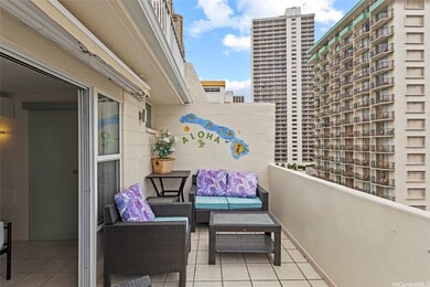 Huge wrap around lanai!