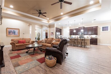 HUGE FAMILY/LIVING ROOM