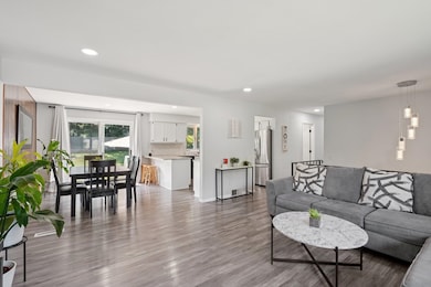 102 Simon Crestway, Waunakee, WI 53597 - photo 6