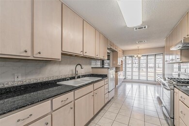 836 Chaparral Ct, Bedford, TX 76022 - photo 3