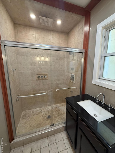 1722 Hunt Ave unit 1st floor, Bronx, NY 10462 - photo 4