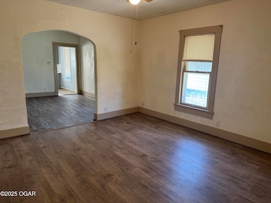 313 E 17th St, Baxter Springs, KS 66713 - photo 2