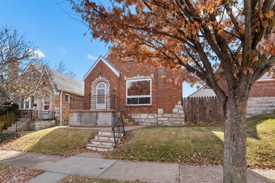 Minutes from Lindenwood Park and area restaurants and shopping!