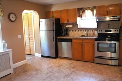 21 Oakwood Rd, Middletown, RI 02842 - photo 4