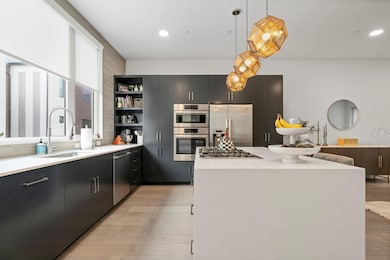 Kitchen with appliances with stainless steel fini