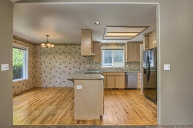 2471 Meadow Creek Dr, Medford, OR 97504 - photo 7