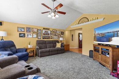 848 Forest Glen Dr, Central Point, OR 97502 - photo 7