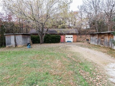 approx 985 sq ft shop central heat and air plumbing & septic