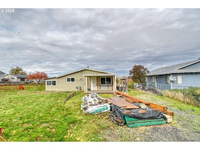 703 SE Isaac Ave, Pendleton, OR 97801 - photo 2