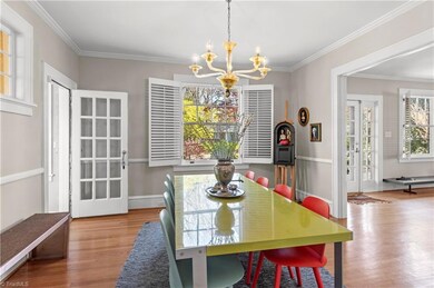Dining room.