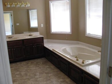 2828 Cooley Ford Rd, Tennessee Ridge, TN 37178 - photo 4