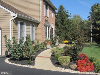 305 Gosling Dr, North Wales, PA 19454 - photo 2