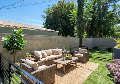 11516 Emelita St, Los Angeles, CA 91601 - photo 2