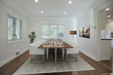 81 Round Hill Rd, Roslyn Heights, NY 11577 - photo 6