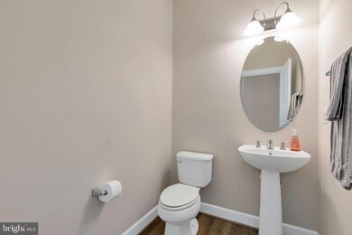 15726 Trongate Ct, Leesburg, VA 20176 - photo 5