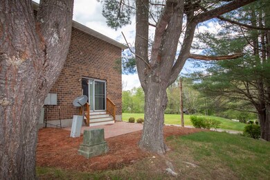 100 Oakridge Dr unit 100, Londonderry, NH 03053 - photo 3