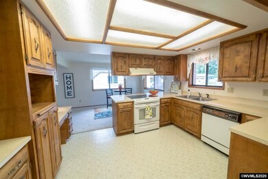 38902 SW 2nd Place, Scio, OR 97374 - photo 4