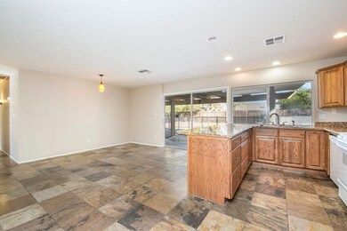 Kitchen/Dining