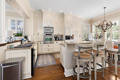 Spacious Kitchen with lots of storage, bar counter