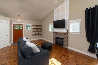 62721 Larkview Rd_0010 copy