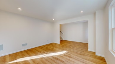 134 Yorktown Ct, Libertyville, IL 60048 - photo 3