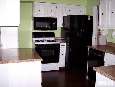 1220 Meadow Lane Dr, Bettendorf, IA 52722 - photo 5