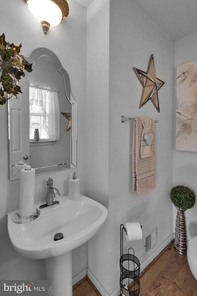 700 Carlough St, Hyattsville, MD 20785 - photo 4