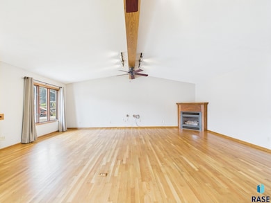 716 E 32nd St, Sioux Falls, SD 57105 - photo 6