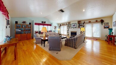 824-E-Fiddlers-Canyon-Living-Room
