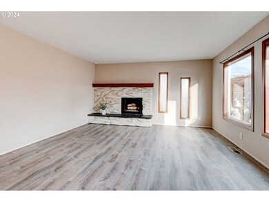 Living Room/Entrance