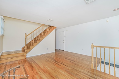 39 Selkirk St, Staten Island, NY 10309 - photo 4