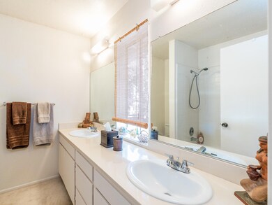 2043 VILLAGE LN WEB-7