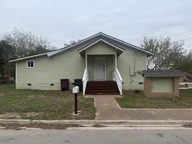 823 Monterrey St, Lockhart, TX 78644 - photo 2