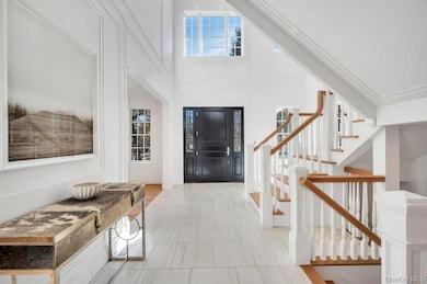 207 Mill Spring Rd, Manhasset, NY 11030 - photo 2