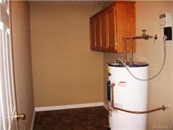 BIG LAUNDRY ROOM WITH EXTRA CABINET STORAGE