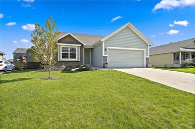 543 E Apache St, Gardner, KS 66030 - photo 2