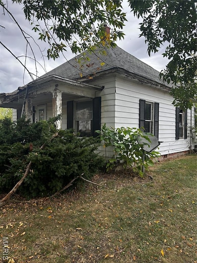 529 N 2nd St, Witt, IL 62094 - photo 3