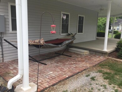 Hammock does not stay.