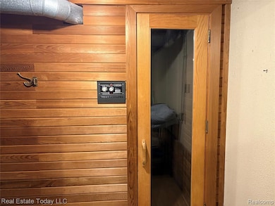 25064 Champlaign Dr unit 9B, Southfield, MI 48034 - photo 3