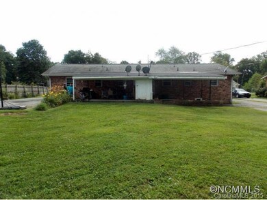 152 Wynnbrook Dr, Hendersonville, NC 28792 - photo 2